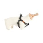 Czarne szelki na manekinie psa