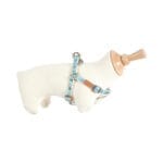 Niebieskie szelki na manekinie psa